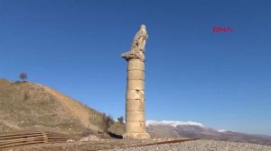 Adıyaman'da Tarihi Tokalaşma Sütunu Devrildi, Yakınındaki Cendere Köprüsü Ayakta Kaldı