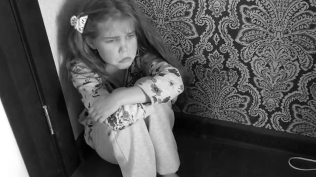 Соня и игры с косметикой для детей смотреть онлайн