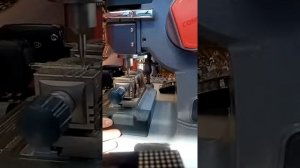 Ключ KIA нарезка на вертикальном станке. Автоключи Новосибирск