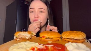 АСМР итинг вкусно и точка ?  / asmr ?