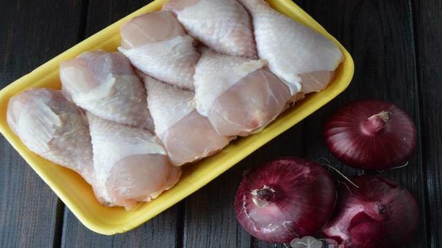 Куриные ножки запеченные с луком в духовке