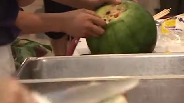 Sun World Cruise - Fruit & Veg Carving смотреть онлайн