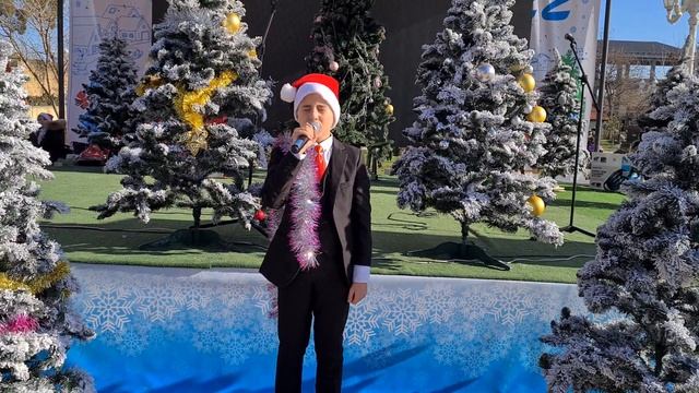 АБДУРАГИМОВ САИД - "НОВЫЙ ГОД ИДЁТ" (Муз. и сл. Александра Ермолова) смотреть онлайн