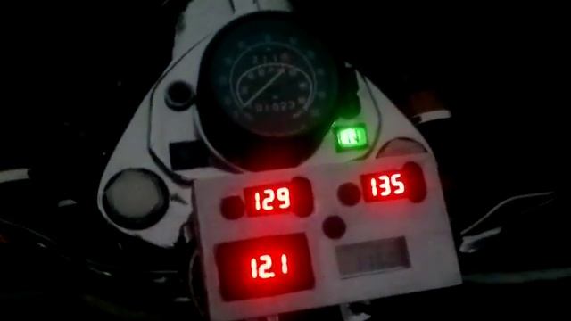 Приборы контроля температуры головок на Урал,вольтметр и тахометр. смотреть онлайн