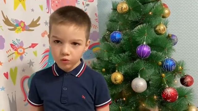 Андрей Рукосуев, 6 лет, читает «Родина бывает разная. Но у всех она одна…» смотреть онлайн