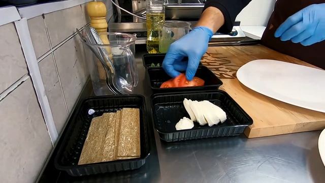 Как приготовить Салат КАПРЕЗЕ ?Рецепт. смотреть онлайн