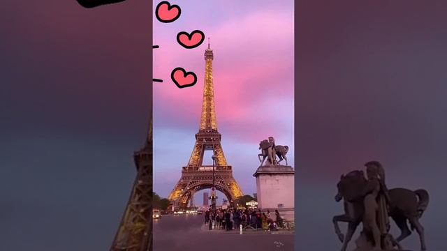 Does the Eiffel Tower light up different colors?