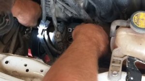 Toyota Celica ZZT230 1ZZFE Снятие компрессора кондиционера /Removing the air conditioning compresso