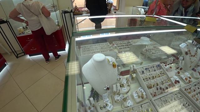 Обзор магазина янтаря при янтарном комбинате.