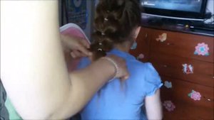 Прическа для девочки на каждый день из хвостиков