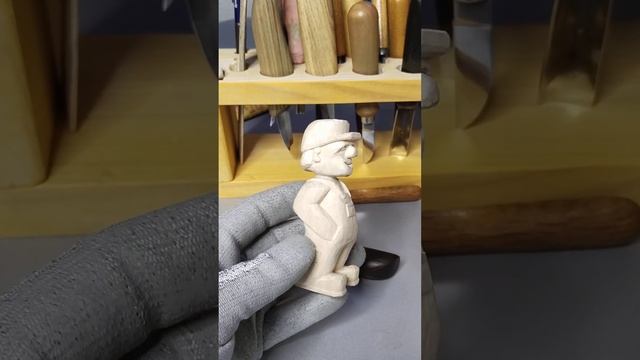 рабочий #делайсам #woodcarving #дерево #подделки #длядетей #резьба_по_дереву #рабочий #фермер