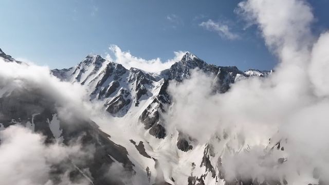 Туркестан - Сайрамское ущелье - Горы в облаках