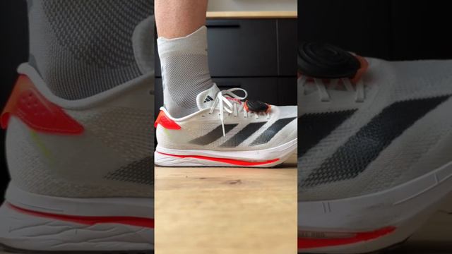 Спортивная модель Adidas Adizero SL2