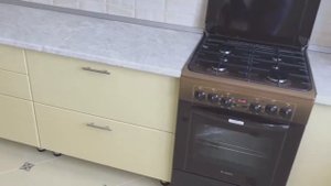 Угловая кухня с крашенными фасадами RAL 1015 глянец