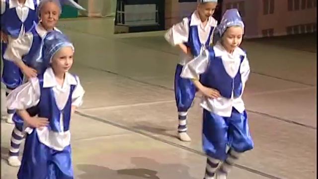 Гумми Гном - танец гномиков (гумми бер). смотреть онлайн