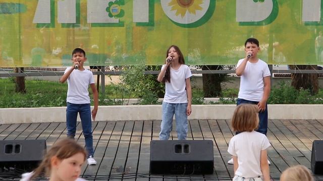 Вокальный ансамбль "Дарь" - "Есть два типа людей" смотреть онлайн