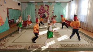 Танец "Ромашка" в подготовительной группе.