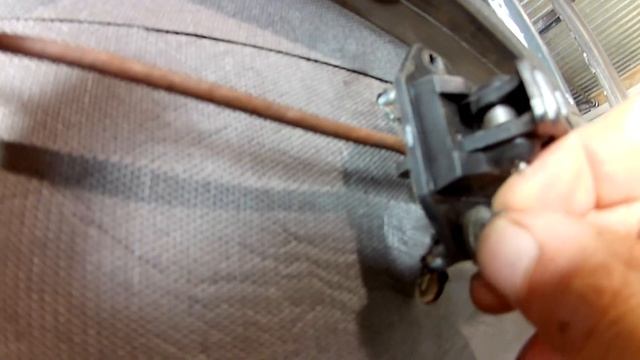 Установка ручек открывания дверей кабины трактора. смотреть онлайн