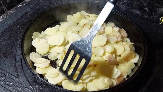 Все умеют её готовить, но каждый по-своему. Это наша жареная картошка на ♨ смотреть онлайн