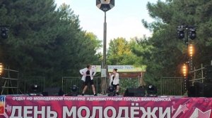 танец на день молодёжи, руки вверх - выпускной. ОПЯТЬ ПОСТАВИЛА ТАНЕЦ??