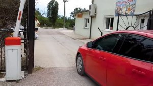 Шлагбаум красные полоски