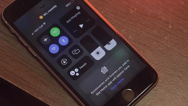 iPhone SE 2022 VS iPhone SE 2020 (Design, Display, Hardware And Specs)- Is It Worth The Upgrade ? смотреть онлайн