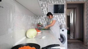 Квашу капусту и варю борщ на обед
