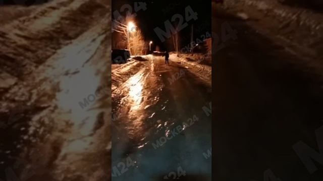 Непрошеный, зато бесплатный каток появился в городе Луховицы - Москва 24