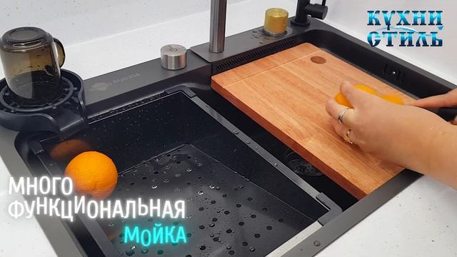 Современная продуманная широкая кухня от Кухни Стиль смотреть онлайн