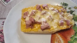 мини пицца на хлебе в микроволновке)