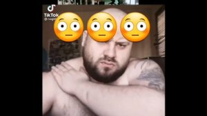 я лЮбЛю КоГдА вОлОсАтЫе МуЖиКи оБмАзЫвАюТсЯ мАсЛоМ