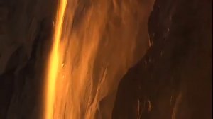 Огненный водопад в Национальном парке Йосемити