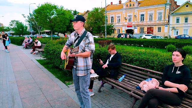 Беспечный ангел.Уличный музыкант ZaZa на набережной Волги