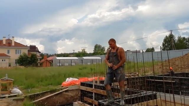 Бетон. Процесс бетонирования //заливка ленточного фундамента. Технология заливки бетона.