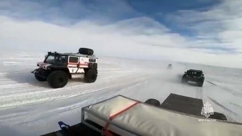 Арктическая экспедиция МЧС прошла первую тысячу километров / События на ТВЦ