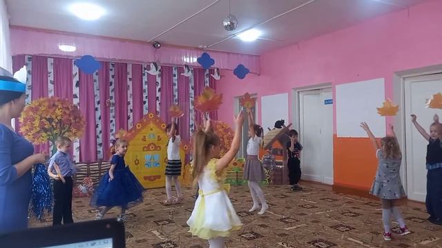 Танец с листочками смотреть онлайн