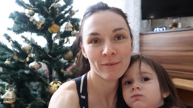 VLOG: Лечимся от ВЕТРЯНКИ | РОЖДЕСТВО | Убрали елку | КУРНИК | OrenMama Vlog смотреть онлайн