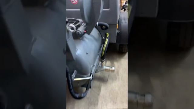 Купили ещё один новый пневмонагнетатель для полусухой стяжки со скипом