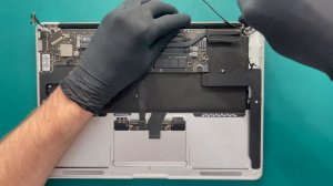 Wymiana skrzydła matrycy Macbook Air A1466 - iDared Serwis