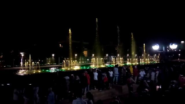 Светомузыкальный фонтан с огненным шоу на набережной в Адлере. смотреть онлайн