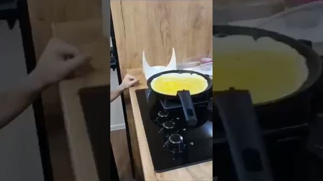 Самый вкусный омлет ролл с колбасой и сыром