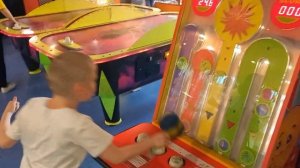Детские игровые видео автоматы и аппараты симуляторы. Развлекательный центр в Ижевске. Продолжение.