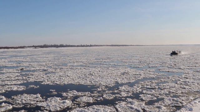 Спасение рыбака со льдины на реке Зее в Благовещенске