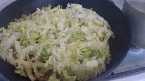 Лапша с креветками и овощами по-китайски