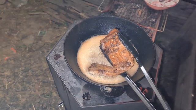 Дефицитная рыба, жареная в казане. Хрустящая снаружи и сочная внутри.