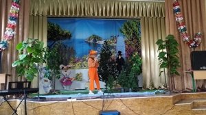 Центр детского творчества г.Приморск. Сценка - басня Крылова "Лиса и ворона".