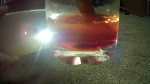 Смешал минералку 2х тактное с синтетикой... Минералка тяжелее (плотнее)