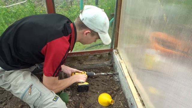 УСТАНОВКА КАПЕЛЬНОГО ПОЛИВА В ТЕПЛИЦЕ | АВТОМАТИЧЕСКИЙ ПОЛИВ ОГУРЦОВ смотреть онлайн