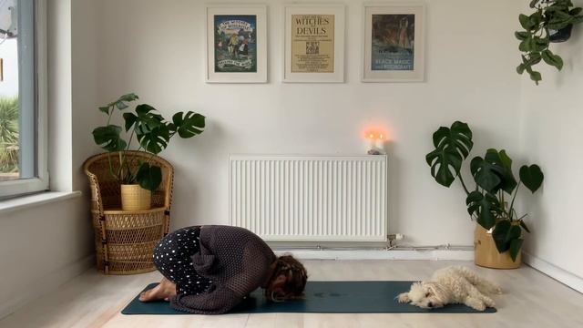 25 Minute // RESTORATIVE FULL MOON YOGA FLOW // The Yogi Witch ? смотреть онлайн