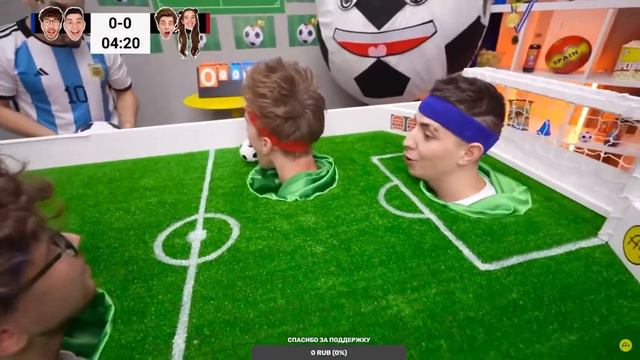 Играем в ФУТБОЛ ГОЛОВАМИ Челлендж ! смотреть онлайн